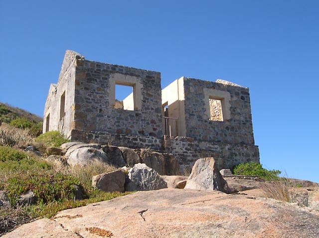 Historic Point King Lighthouse and Surrounding Views