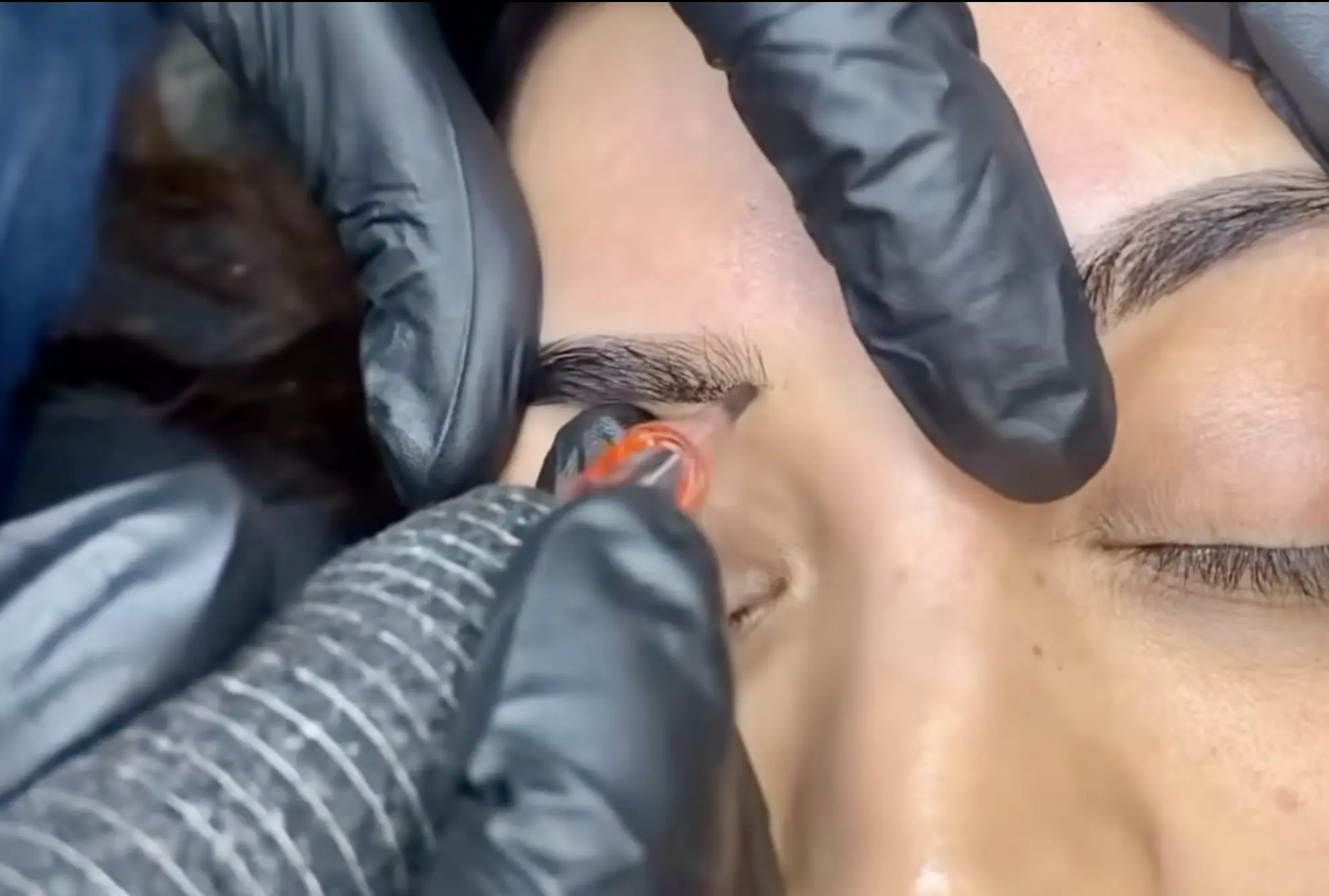 microblading eyebrows